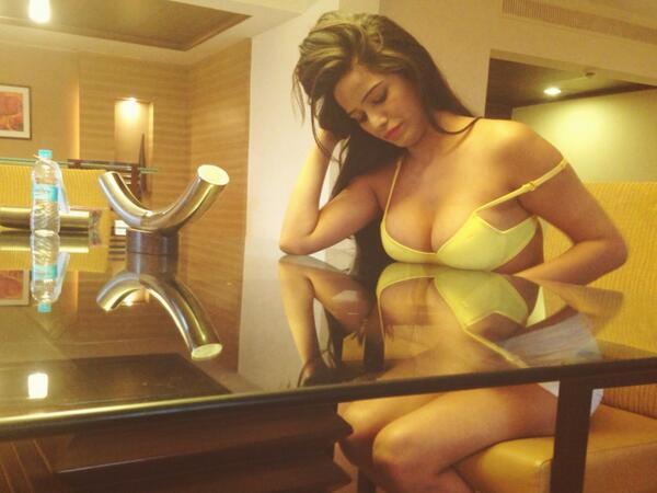 Poonam Pandey's bra becomes butt of jokes