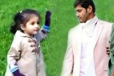 Mahesh Babu's Daughter Sitara Ghattamaneni Dances for Aaja Saroja Song in Aagadu