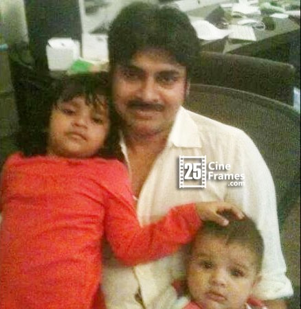 Rare Pic of Pawan Kalyan with his Daughters