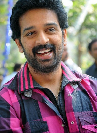 J D Chakravarthy to romance a Industry Leading top Actress