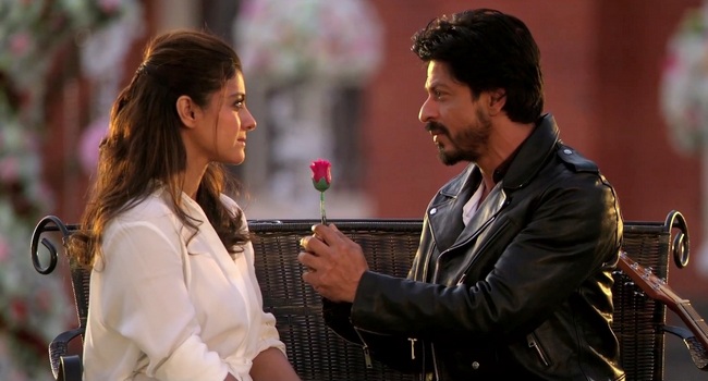 Watch Shah Rukh and Kajol re-enact few iconic scenes of DDLJ