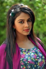 Amala Paul Iddarammayilatho Half Saree Photoshoot