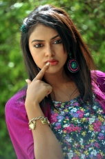 Amala Paul Iddarammayilatho Half Saree Photoshoot