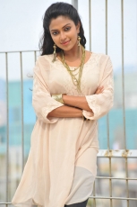 Amala Paul Stills In Iddarammayilatho