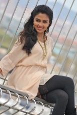 Amala Paul Stills In Iddarammayilatho