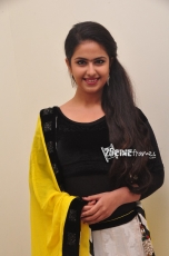 Avika Gor in Uyyala Jampala Photo Gallery 25CineFrames