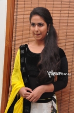 Avika Gor in Uyyala Jampala Photo Gallery 25CineFrames