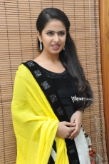 Avika Gor in Uyyala Jampala Photo Gallery 25CineFrames