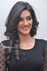 Kriti Sanon Photos at 1 Nenokkadine Audio Launch 25CineFrames