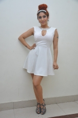 Neha Bhasin Hot Stills At 1 Nenokkadine Movie Audio Launch 25CineFrames