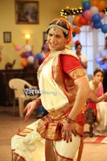 Sumanth Lady Getup Photos in Emo Gurram Egaravachu 25CineFrames