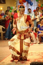 Sumanth Lady Getup Photos in Emo Gurram Egaravachu 25CineFrames