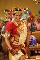 Sumanth Lady Getup Photos in Emo Gurram Egaravachu 25CineFrames