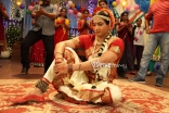 Sumanth Lady Getup Stills in Emo Gurram Egaravachu 25CineFrames