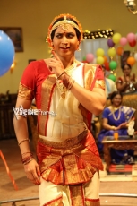 Sumanth Lady Getup Photos in Emo Gurram Egaravachu 25CineFrames