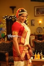 Sumanth Lady Getup Photos in Emo Gurram Egaravachu 25CineFrames