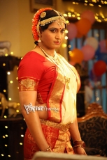 Sumanth Lady Getup Photos in Emo Gurram Egaravachu 25CineFrames