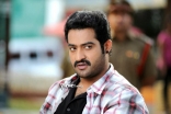 NTR-Stylish-Stills-in-Ramayya-Vasthavayya-10