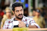 NTR-Stylish-Stills-in-Ramayya-Vasthavayya-16