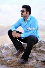 NTR-Stylish-Stills-in-Ramayya-Vasthavayya-28