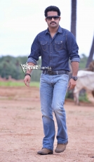 NTR-Stylish-Stills-in-Ramayya-Vasthavayya-8