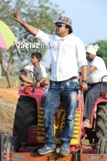 Ramayya Vasthavayya On Location New Stills