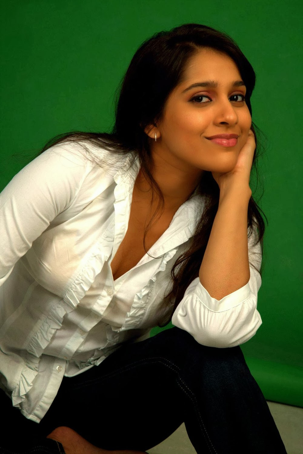 Rashmi Gautam Hot Photos Gallery | 25CineFrames