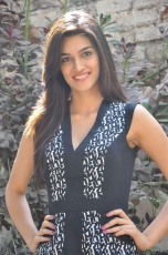 Kriti Sanon New Photos at 1 Nenokkadine Interview 25CineFrames