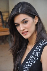 Kriti Sanon New Photos at 1 Nenokkadine Interview 25CineFrames