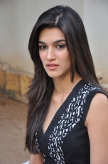 Kriti Sanon New Photos at 1 Nenokkadine Interview 25CineFrames