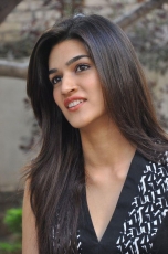 Kriti Sanon New Photos at 1 Nenokkadine Interview 25CineFrames