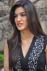 Kriti Sanon New Photos at 1 Nenokkadine Interview 25CineFrames