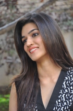 Kriti Sanon New Photos at 1 Nenokkadine Interview 25CineFrames