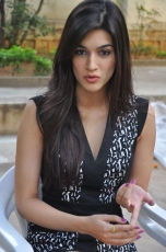 Kriti Sanon New Photos at 1 Nenokkadine Interview 25CineFrames