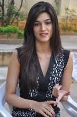 Kriti Sanon New Photos at 1 Nenokkadine Interview 25CineFrames