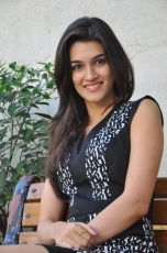 Kriti Sanon New Photos at 1 Nenokkadine Interview 25CineFrames