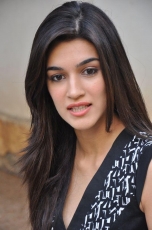 Kriti Sanon New Photos at 1 Nenokkadine Interview 25CineFrames