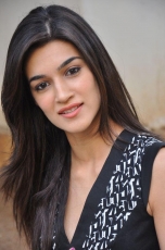 Kriti Sanon New Photos at 1 Nenokkadine Interview 25CineFrames