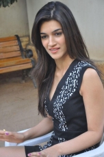 Kriti Sanon New Photos at 1 Nenokkadine Interview 25CineFrames