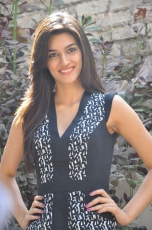 Kriti Sanon New Photos at 1 Nenokkadine Interview 25CineFrames