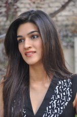 Kriti Sanon New Photos at 1 Nenokkadine Interview 25CineFrames