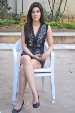 Kriti Sanon New Photos at 1 Nenokkadine Interview 25CineFrames