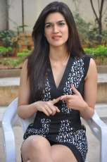 Kriti Sanon New Photos at 1 Nenokkadine Interview 25CineFrames