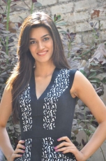 Kriti Sanon New Photos at 1 Nenokkadine Interview 25CineFrames