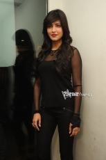 Shruti Haasan Photos at Yevadu Mobile App Launch 25CineFrames