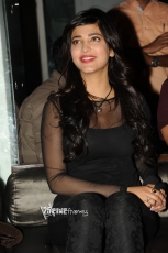 Shruti Haasan Hot Photos at Yevadu Mobile App Launch 25CineFrames