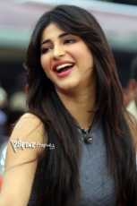 Shruti Haasan Cute Smile Latest Photos 25CineFrames