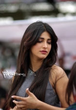 Shruti Haasan Cute Smile Latest Pics 25CineFrames