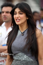 Shruti Haasan Cute Smile Latest Pics 25CineFrames