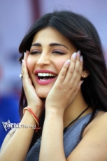 Shruti Haasan Cute Smile Latest Photos 25CineFrames